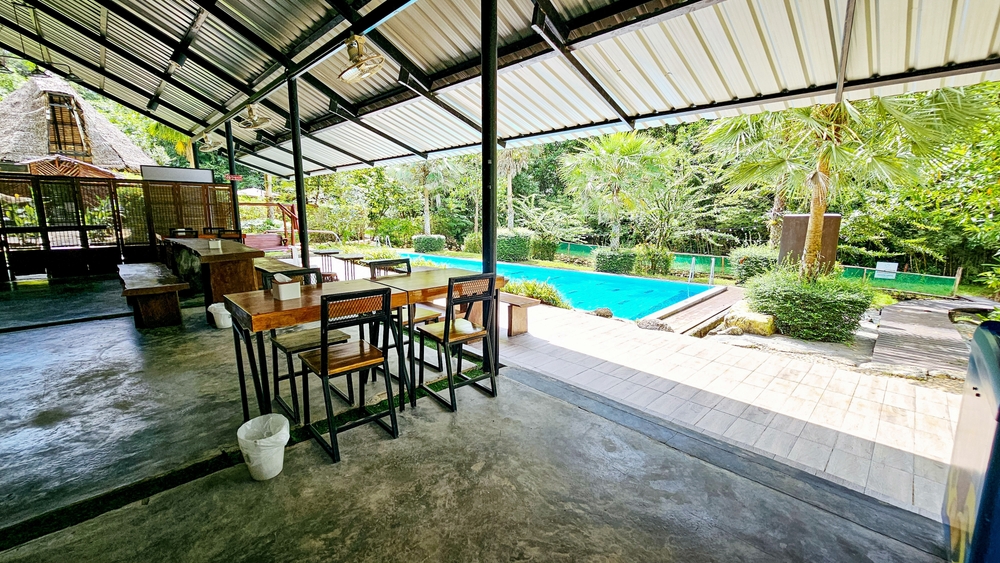 Early,Morning,In,Outside,Traditional,Restaurant,Wooden,Chairs,,Wooden,Table