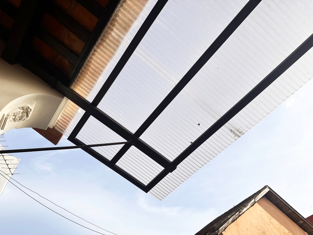 Look,Up,View,Of,A,Transparent,Awning,With,Steel,Structure